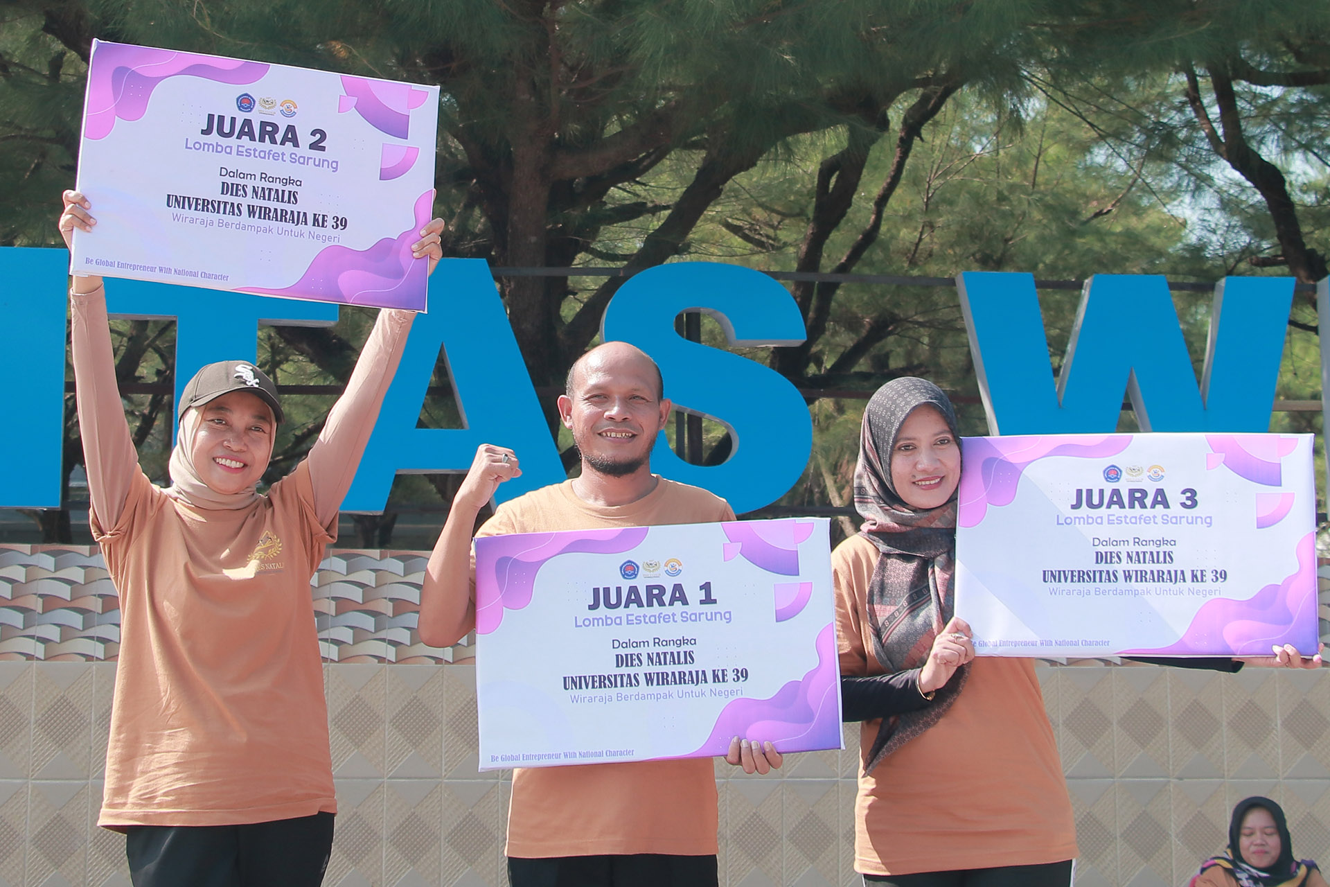 Lomba Estafet Sarung Antar Satker
